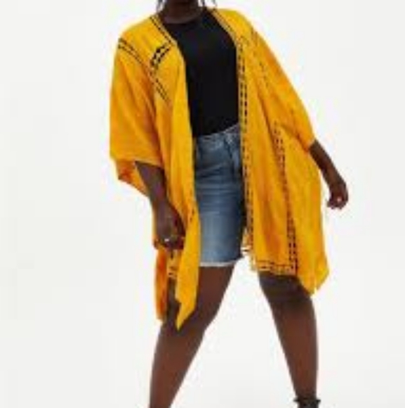 Torrid one size Gold Eyelet Inset Ruana - Picture 2 of 3